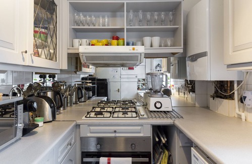 Islington House | Entire Victorian Mansion 7 bedrooms 3 bathrooms terraces & balcony