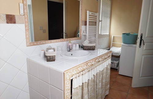 Courthezon House | Entre vignes et dentelles