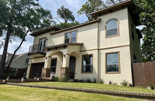 Lawndale/ Wayside House | EPIK Home at Medical Center - Required minimum 31 days stay