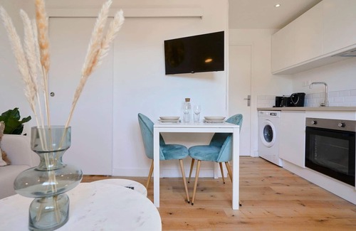 Faubourg de Bethune Apartment | Equipped 1-bedroom apartment with terrace