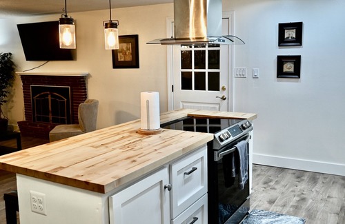 Metzger House | Equipped 3bd/2ba Home with Private Backyard Oasis, Comfort & Convenience Await!