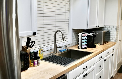 Metzger House | Equipped 3bd/2ba Home with Private Backyard Oasis, Comfort & Convenience Await!