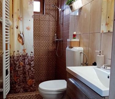 Haromhuta House | Erdei Szalonka Vendégház