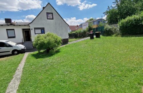 Kassel House | Erdgeschoss Wohnung mit eigener Küche, Badezimmer und WC, inkl Gratis Frühstück, WiFi und Parkplatz, mit umzäunten Garten, Top Lage in Kassel, so privat wie zu Hause