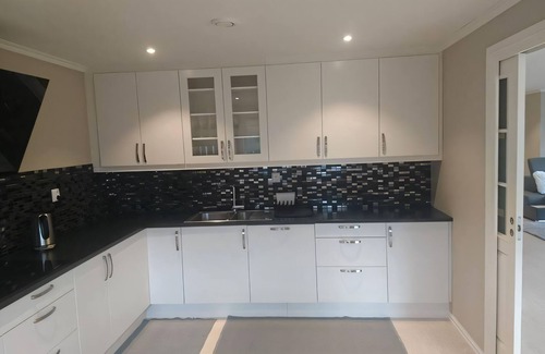 Florø Apartment | Erika's Apartment: Central Kalvåg Stay with Mountain Views and Nearby Sea