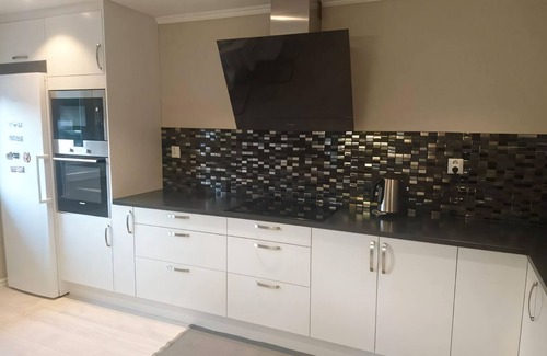 Florø Apartment | Erika's Apartment: Central Kalvåg Stay with Mountain Views and Nearby Sea