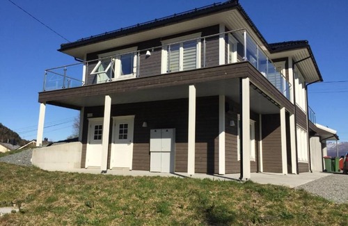 Florø Apartment | Erika's Apartment: Central Kalvåg Stay with Mountain Views and Nearby Sea