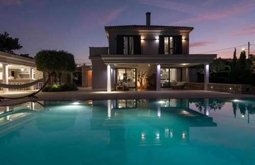 Ermionida House | Ermioni Villa Eternity Pool & Tennis Court