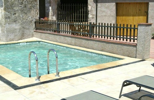 Maians Cottage | Comfy Cottage in Maians with Swimming Pool