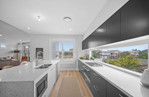 Diamond Beach House | Escape - Just 62 Steps to the gorgeous Diamond Beach