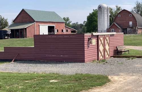 Gordonsville House | Escape the City; Country Living at its Best at our 600 acre horse/cattle farm.