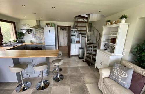 Magagnosc Apartment | Escape to a romantic hideaway - swim in a scenic pool - unwind in nature