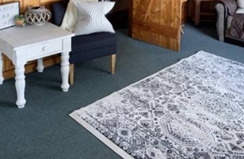 Bellaire Cottage | ESCAPE TO DARLING LAKEFRONT COTTAGE #2 PHILLIPS POINT BELLAIRE, MI