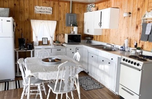 Bellaire Cottage | ESCAPE TO DARLING LAKEFRONT COTTAGE #2 PHILLIPS POINT BELLAIRE, MI