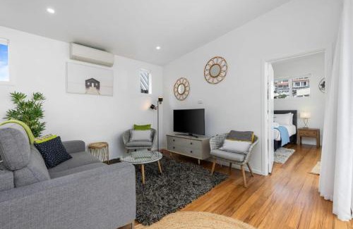 Kohimarama House | Escape to Kohi Cottage - Your Beachside Haven