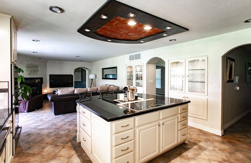 Grand Junction House | "Escape to Luxury: Enjoy Spectacular Views & An Indoor Hot Tub!