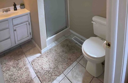 Eufaula Cabin | Escape to our peaceful lake view retreat, nestled in the heart of Eufaula.