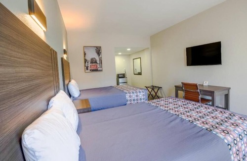 Le Barons Of Titusville Hotel | Escape To Room Near Merritt Island Refuge, Parking Included