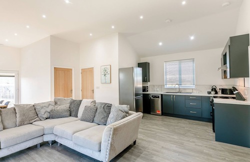 Louth Cottage | Escape to Saltfleetby and let the natural beauty of the area enrich your stay.