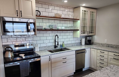 Spicer Condo | Escape to Spicer and enjoy stunning lake views from this comfortable 2-bedroom!