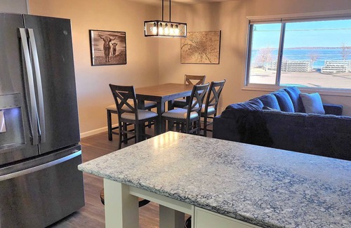 Spicer Condo | Escape to Spicer and enjoy stunning lake views from this comfortable 2-bedroom!