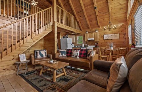 Pigeon Forge House | Escape to the Smokies- Pool, hot tub, cozy cabin, Pigeon Forge