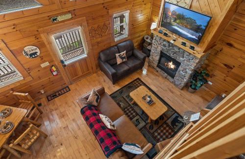 Pigeon Forge House | Escape to the Smokies- Pool, hot tub, cozy cabin, Pigeon Forge