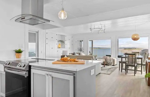 Smith River House | Escape to "The VUE" A Waterfront Gem with Hot Tub