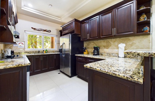 Tamarindo Condo | Escape to this poolside condo, at the Diria Resort, best location in Tamarindo