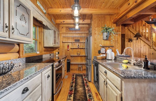 Stecoah Cabin | "Escape to Tranquility: Cozy Cabin Retreat in the Majestic Western NC Mountains"