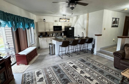 Hidden Valley Condo | Escape to Tranquility at Mountain Top Condo!