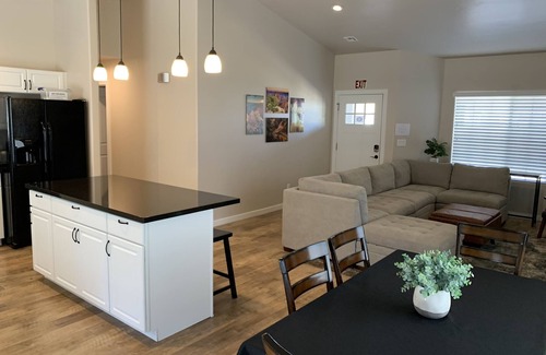 La Verkin House | *ESCAPE to ZION* Hot Tub and RV Parking VERY CLEAN