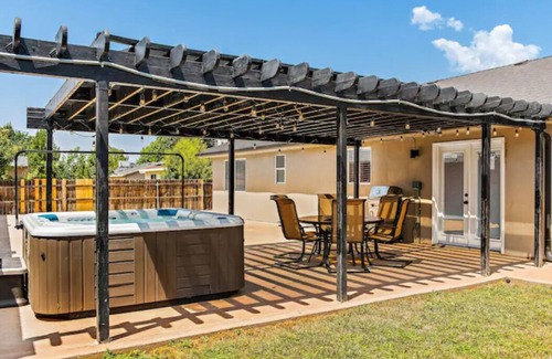 La Verkin House | *ESCAPE to ZION* Hot Tub and RV Parking VERY CLEAN