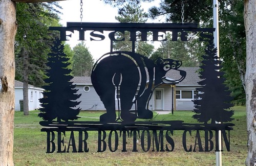 Crivitz Cabin | Escape, Unplug & Relax! Direct access to ATV trails! Book your getaway now!