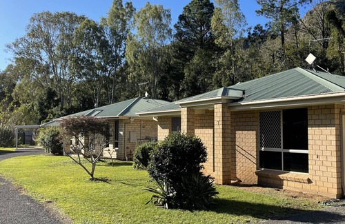 Esk House | Esk Mountain View Lodge