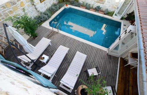 Cesme Hotel | Eski Tas Hotel