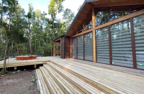 Pucon House | Espectacular Cabaña, 3D2B, con tinaja, recinto privado, 5 minutos del centro de Pucon