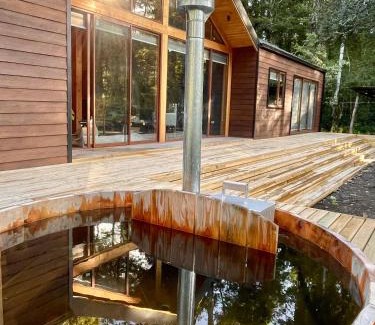 Pucon House | Espectacular Cabaña, 3D2B, con tinaja, recinto privado, 5 minutos del centro de Pucon