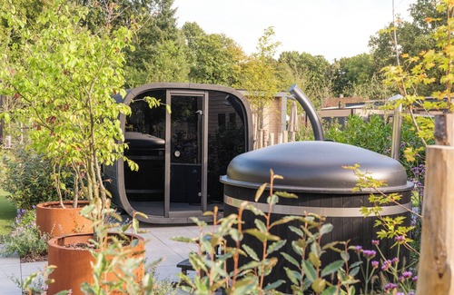 Lieren House | Essenburgh: Spacious and stylish home for 6 people with three bedrooms, a modern kitchen, a cozy outdoor space, and a private hot tub and sauna for ultimate relaxation. Enjoy luxury and nature in the Veluwe.