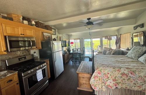 Acampo Cottage | Established Vacation Rental New to VRBO Wine Country Cottage, Couples Retreat