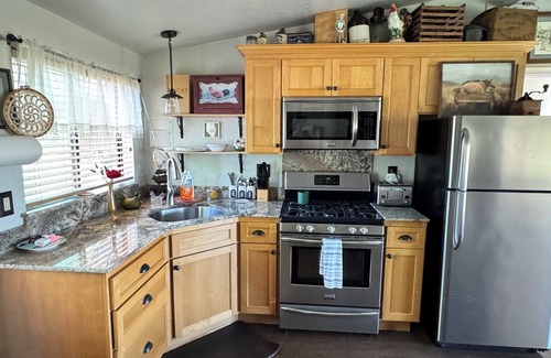 Acampo Cottage | Established Vacation Rental New to VRBO Wine Country Cottage, Couples Retreat