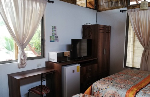 Comuna Dos Mangas Hotel | Estancia Jardín Cabañas