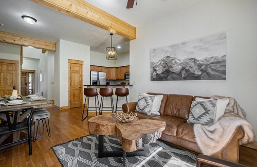 Estes Park House | Estes Park Luxury Family Retreat- EV Charger/Hot Tub/Game Room/Outdoor Fire Pit