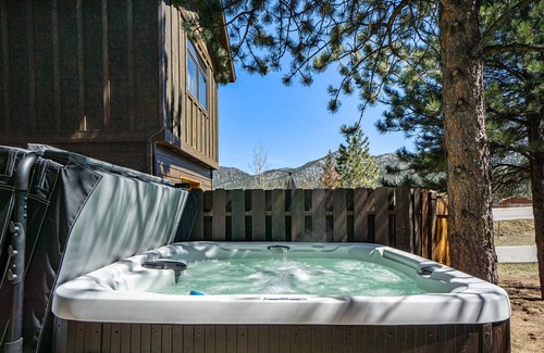 Estes Park House | Estes Park Luxury Family Retreat- EV Charger/Hot Tub/Game Room/Outdoor Fire Pit