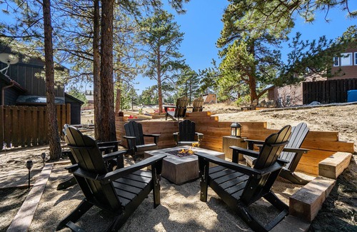 Estes Park House | Estes Park Luxury Family Retreat- EV Charger/Hot Tub/Game Room/Outdoor Fire Pit