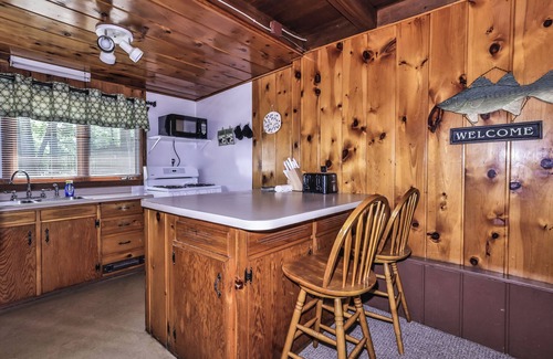 St Germain Cottage | Estrold's Cabin- Pioneer Cabin