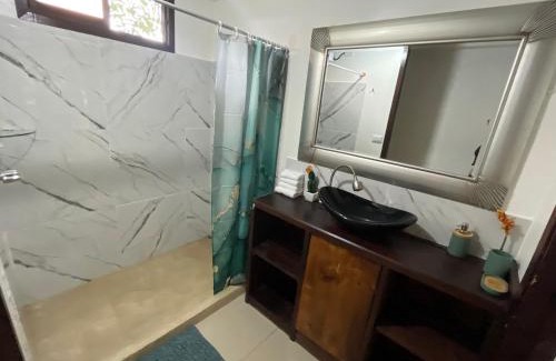 Tortuguero Apartment | Estudio Jaguar 2 o piso Casa Jaguar