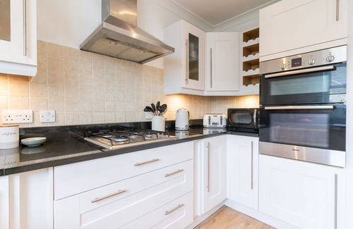 Lelant House | Estura is a spacious and modern detached house set within the lovely area of Salting’s Reach just on