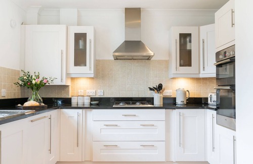 Lelant House | Estura is a spacious and modern detached house set within the lovely area of Salting’s Reach just on