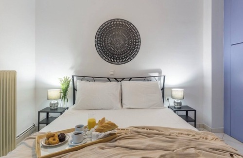 Petralona Apartment | Ethereal Home